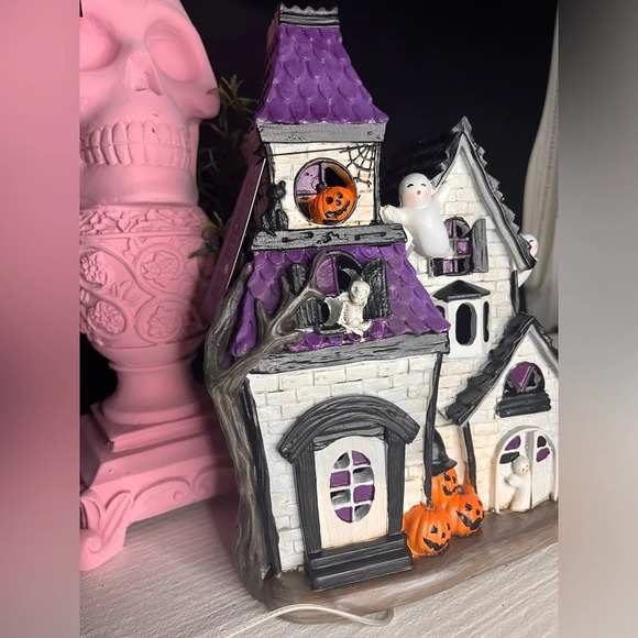 Purple Halloween Light Up Haunted House NWT - Picture 2 of 5
